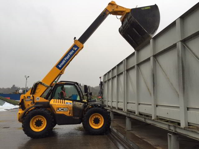 JCB 560.80 with 5 cubic meter bucket