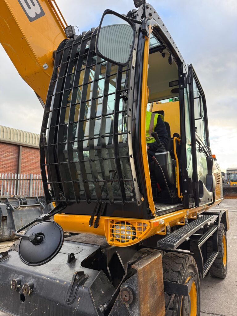 JCB20HM-High-RiseCab5